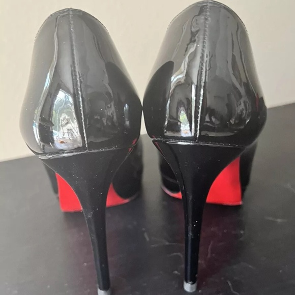 Christian Louboutin Round Toe Heels Pumps 37 Black Patent Leather - Picture 4 of 8